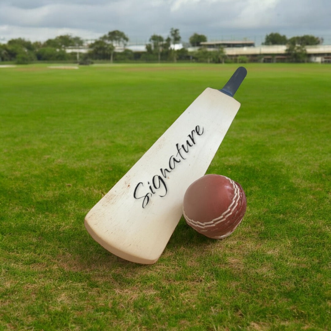 CRICKET-GIFTS - Mini Blank Cricket Bat | Ideal for Player Signatures | Small & Durable 40cm | Unvarnished & Unoiled | Collectible for Enthusiasts, One Size, Wood | Ball Not Included