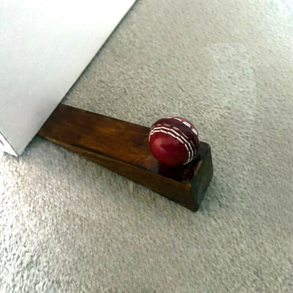 CRICKET-GIFTS Large Cricket Ball Wooden Door Stop