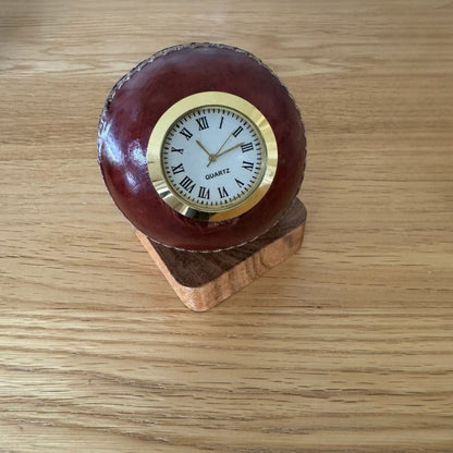 CRICKET-GIFTS - Quartz Cricket Ball Clock | Unique Sporting Design | Durable Leather & Brass | Precise Timekeeping | Decorative Centrepiece, Red, One Size, Wood